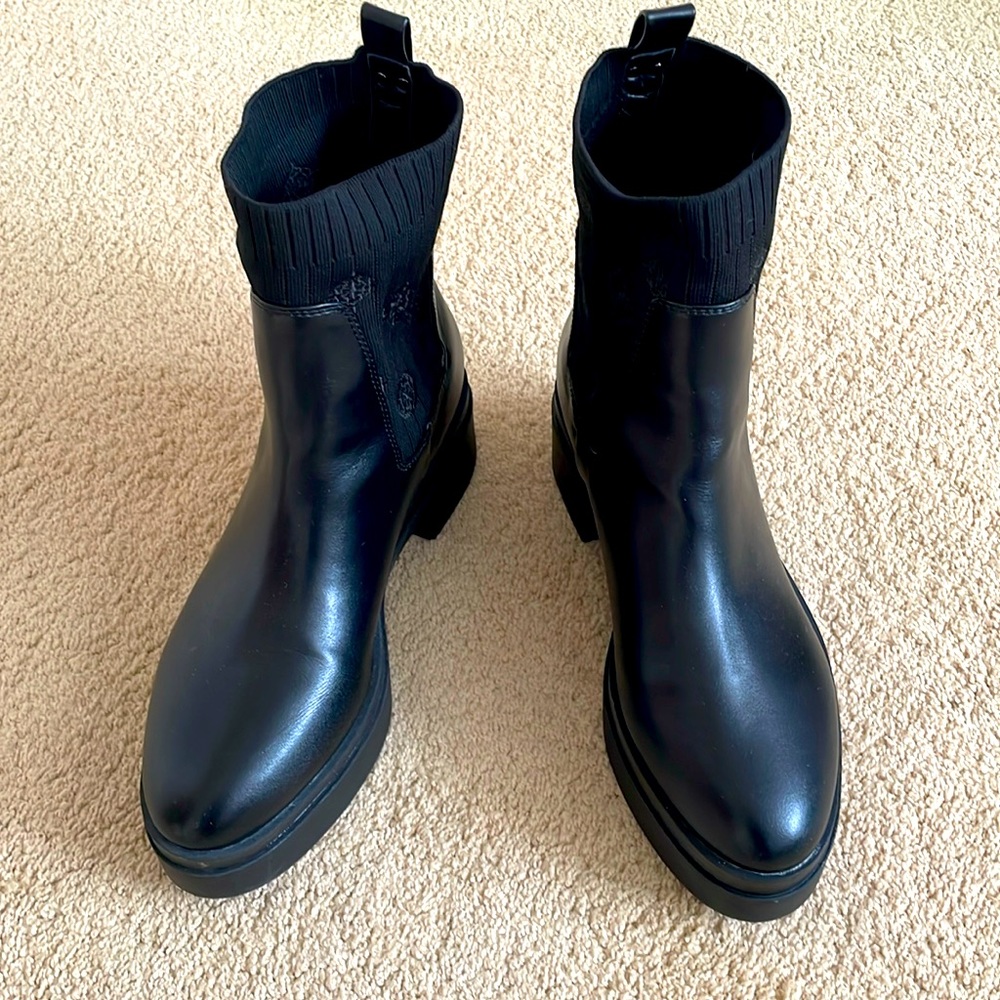 Guess platform black Chelsea boots size 9.5